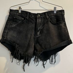 Black high-waisted jean short